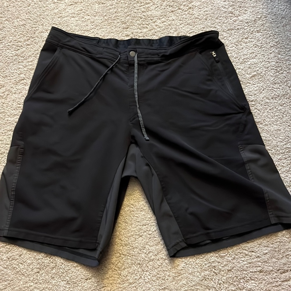 Mens North face shorts - black